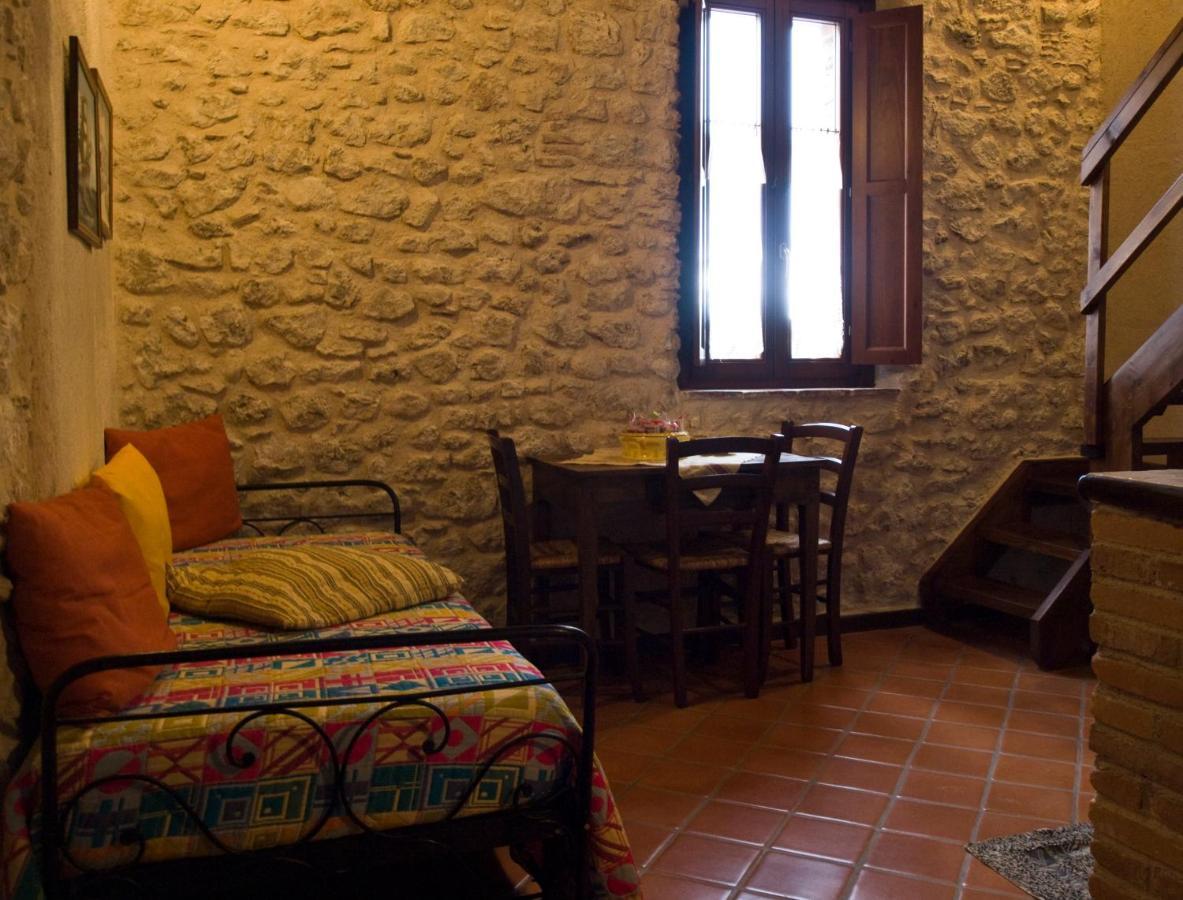 La Casa Su Le Dimore Del Borgo Santo Stefano Di Sessanio Exterior foto