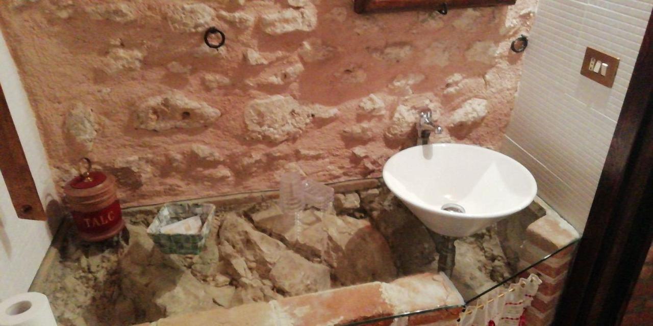 La Casa Su Le Dimore Del Borgo Aparthotel Santo Stefano Di Sessanio Exterior foto