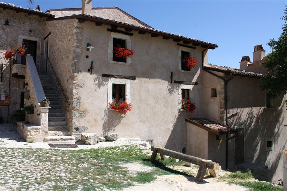 La Casa Su Le Dimore Del Borgo Aparthotel Santo Stefano Di Sessanio Exterior foto